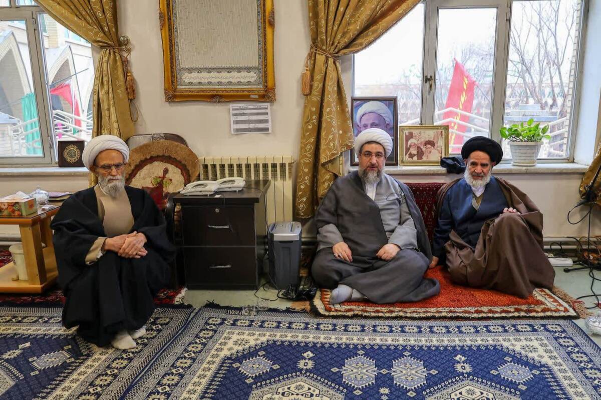 امام جمعه تبریز با اساتید پیشکسوت حوزه علمیه بناب دیدار کرد+ تصاویر