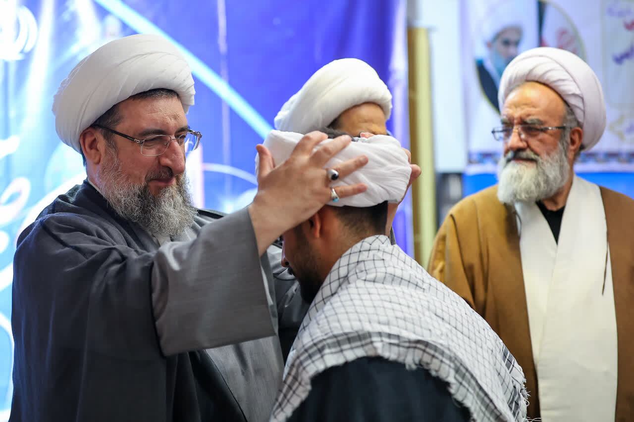 برگزاری مراسم تلبس طلاب حوزه‌های علمیه آذربایجان شرقی در تبریز+ تصاویر