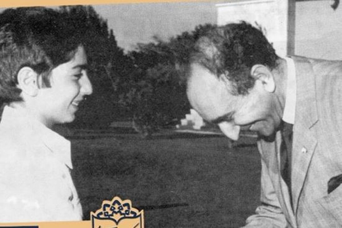 سلطنت موروثی خلاف عقل و منطق است