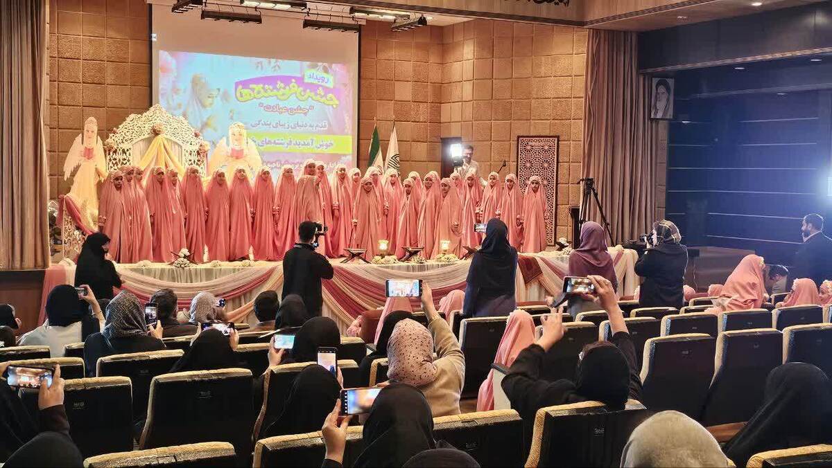 فیلم | برپایی جشن‌های عبادت دانش‌آموزان در شهرکرد