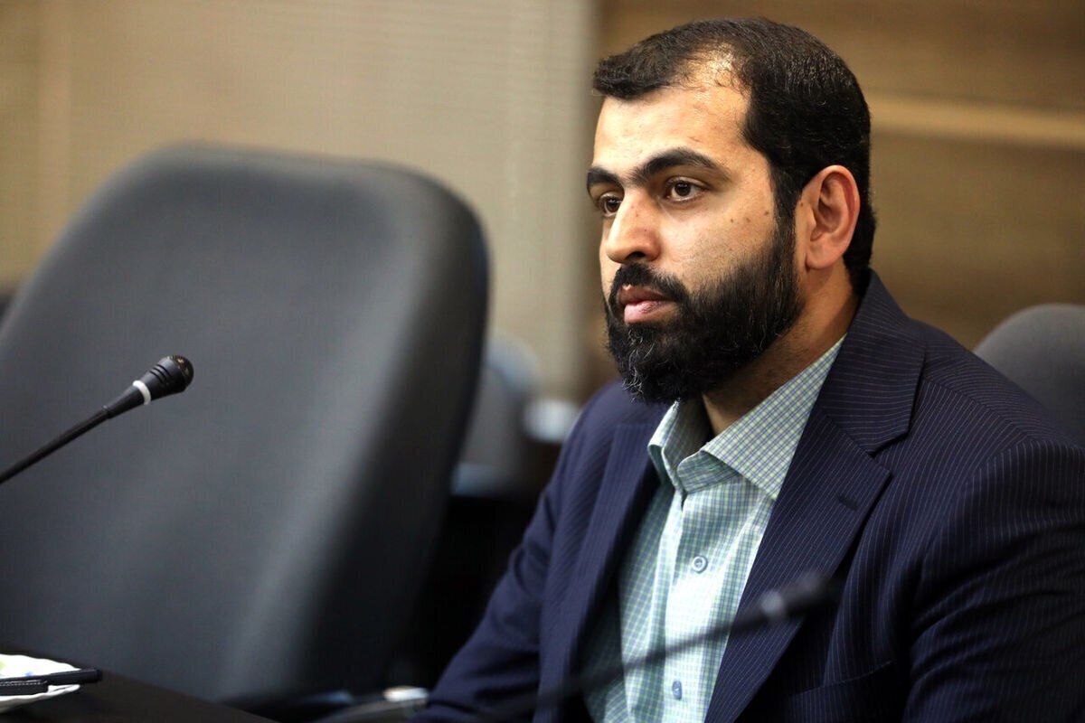 یک چشم ما به میز مذاکره و چشم دیگرمان به ماشه موشک‌هاست