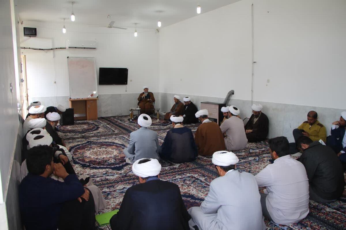 سفر مدیر حوزه علمیه استان فارس به داراب و دیدار با طلاب و مبلغین