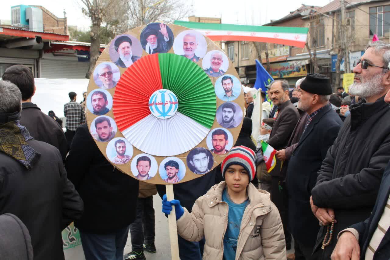 حضور پرشور و دشمن‌شکن مردم بناب در راهپیمایی یوم‌الله ۲۲ بهمن+ تصاویر