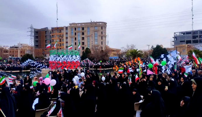 مردم کاشان در راهپیمایی ۲۲ بهمن حمایت خود را از نظام اسلامی اعلام کردند + عکس