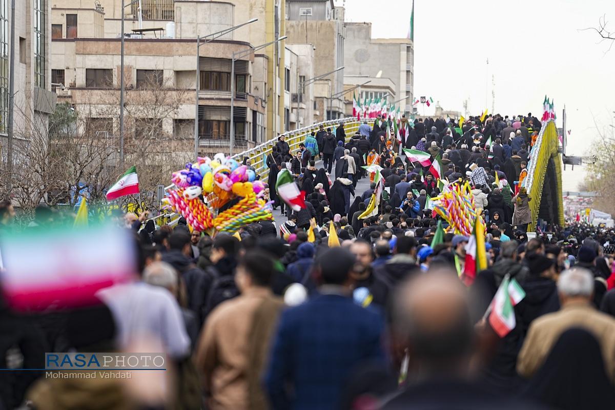 حضور مردمی 22 بهمن معنای حقیقی «لبیک یا خامنه‌ای» را در میدان عمل متجلی ساخت