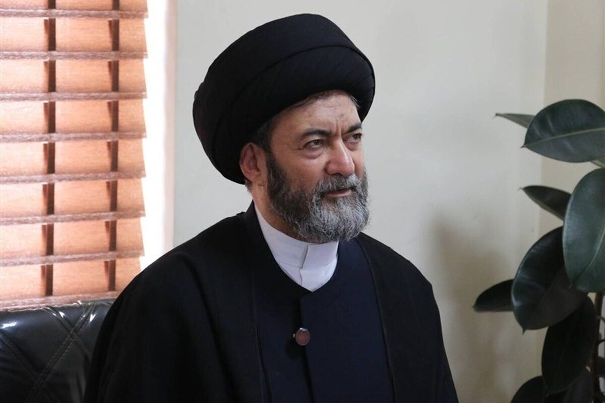 حضور شکوهمند مردم عقب‌نشینی دشمنان را به دنبال دارد