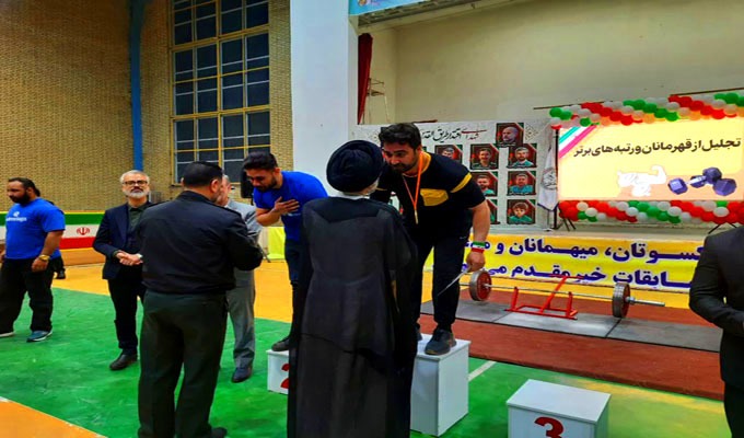 یادواره شهدا خدمت و اقتدار در کاشان برگزار شد + عکس