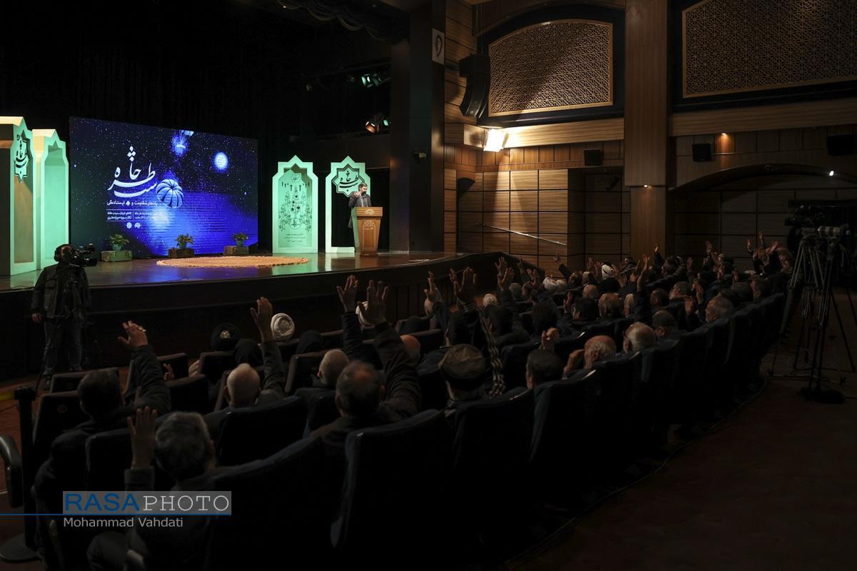 شب خاطره شهید محققی در حوزه هنری تهران برگزار شد