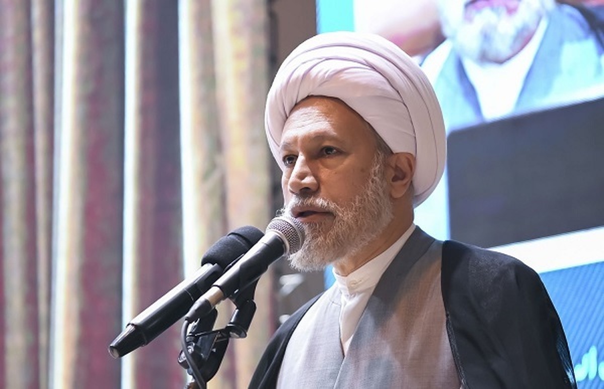 مفاخر در قید حیات مورد تجلیل قرار گیرند