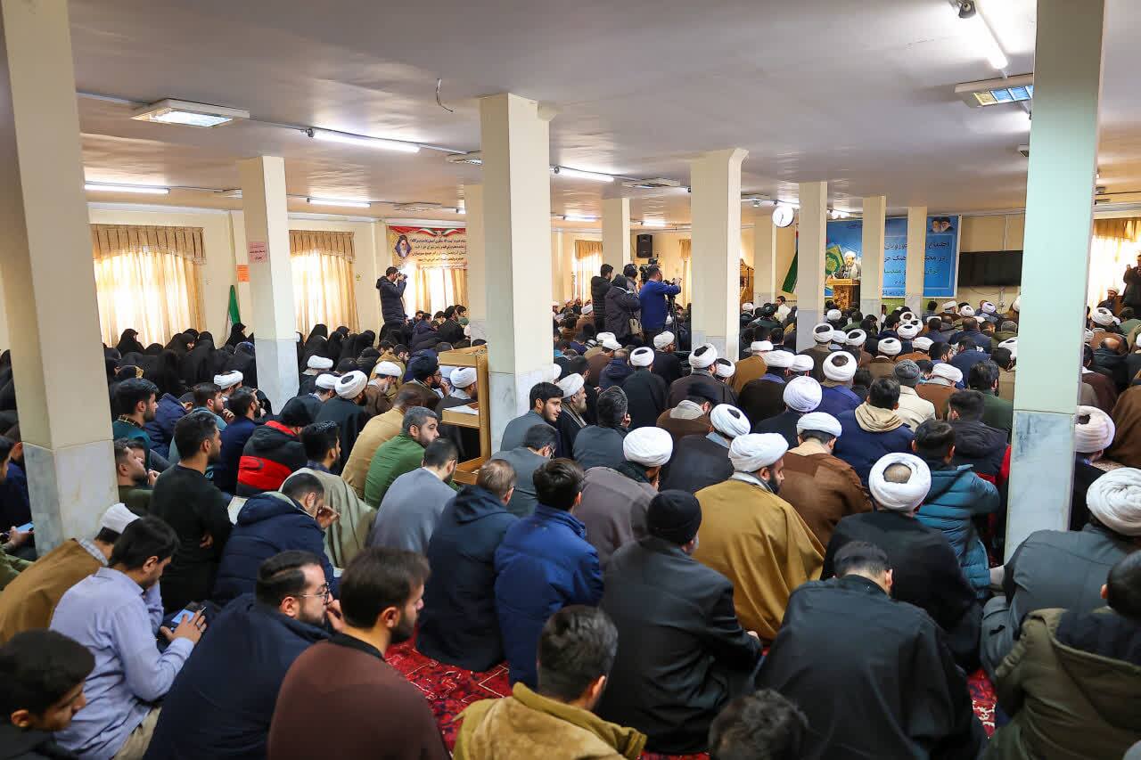 خروش یکپارچه حوزه و مسئولان آذربایجان شرقی در دفاع از قرآن کریم / تبریز یکصدا علیه هتاکی به مقدسات+ تصاویر