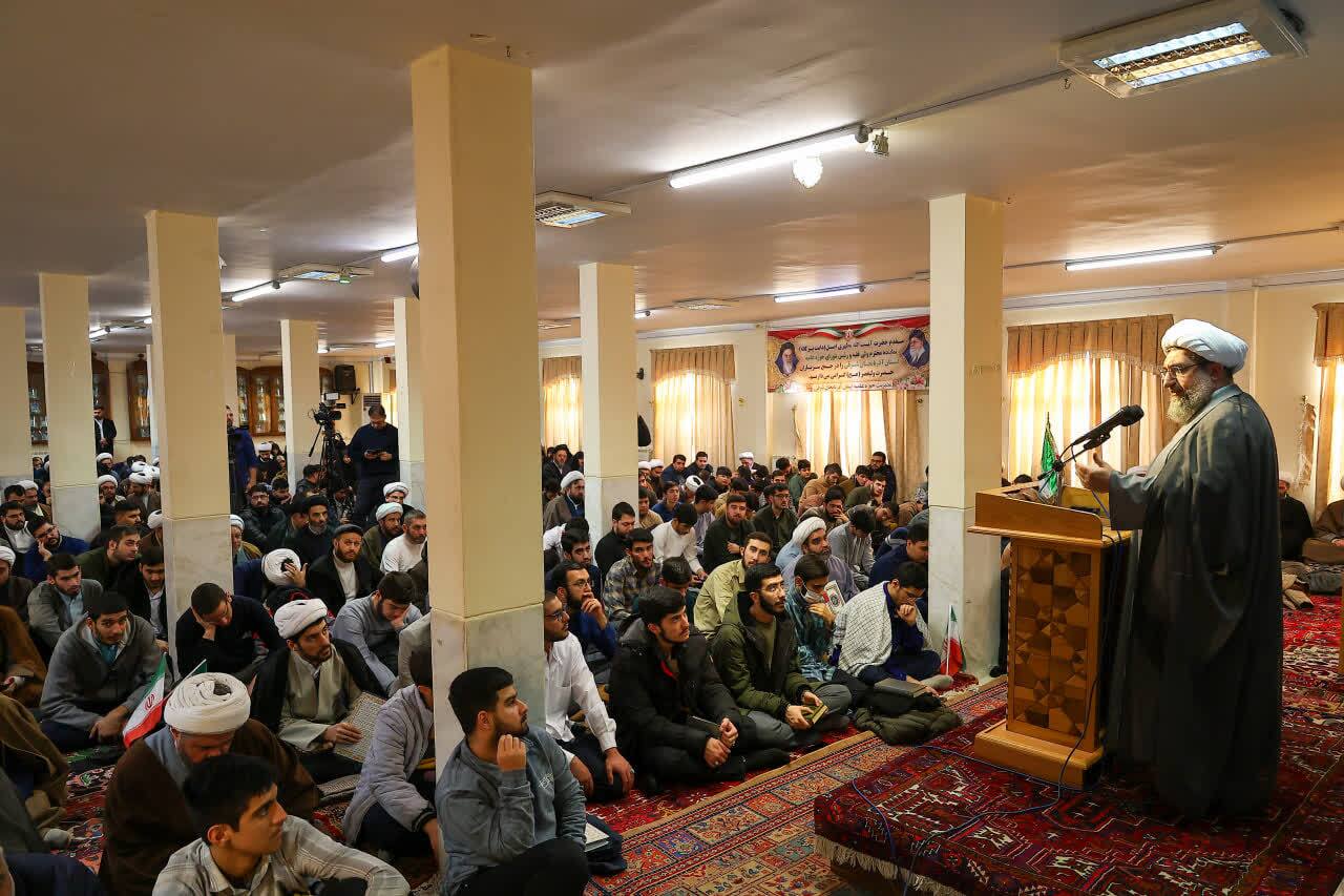 خروش یکپارچه حوزه و مسئولان آذربایجان شرقی در دفاع از قرآن کریم / تبریز یکصدا علیه هتاکی به مقدسات+ تصاویر