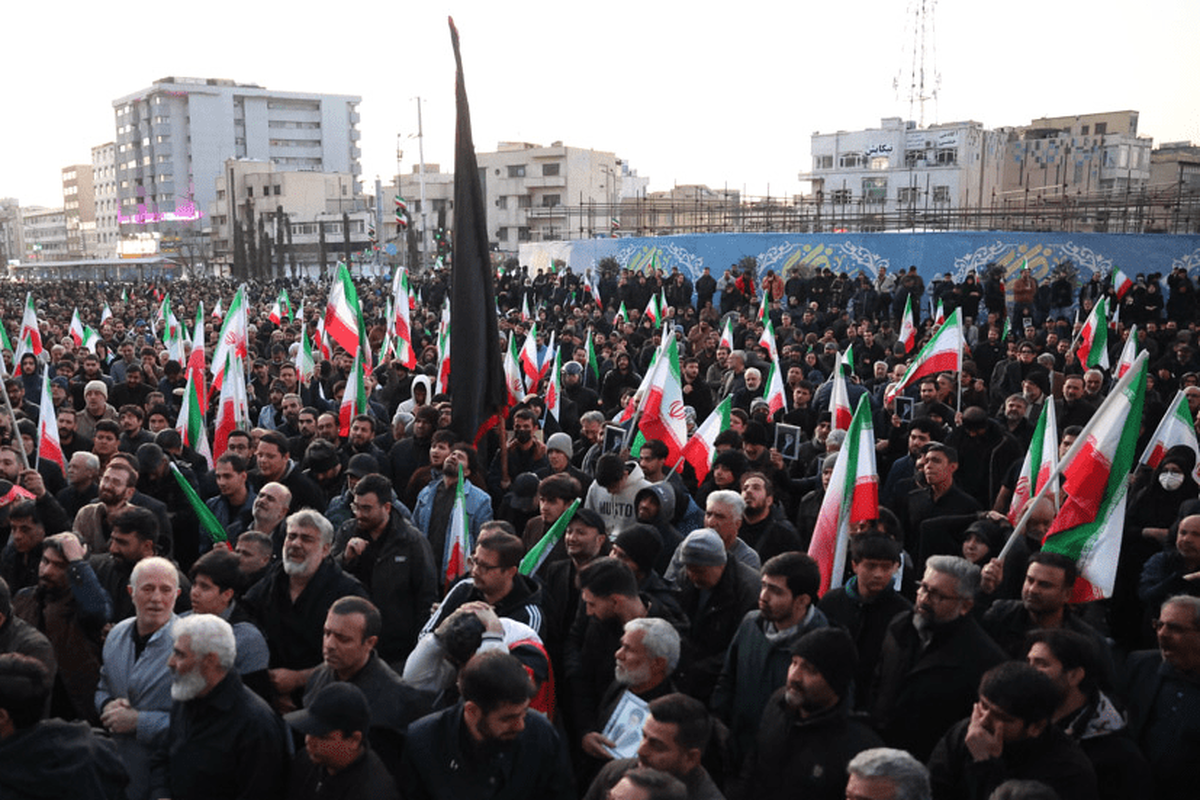 تجمع سوگواری و انتقام‌جویی شهادت امام خامنه‌ای در میدان انقلاب تهران برگزار شد
