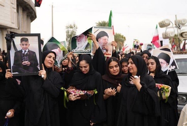 تشییع پیکر ۲۱ شهید حمله آمریکا و اسراییل در شهر لامرد فارس