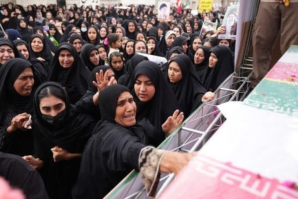 تشییع پیکر ۲۱ شهید حمله آمریکا و اسراییل در شهر لامرد فارس