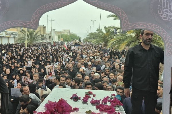 تشییع پیکر ۲۱ شهید حمله آمریکا و اسراییل در شهر لامرد فارس