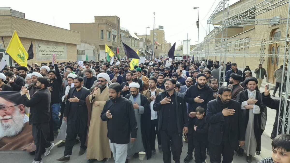 خروش طلاب اردو زبان جامعه المصطفی به خونخواهی امام شهید+عکس