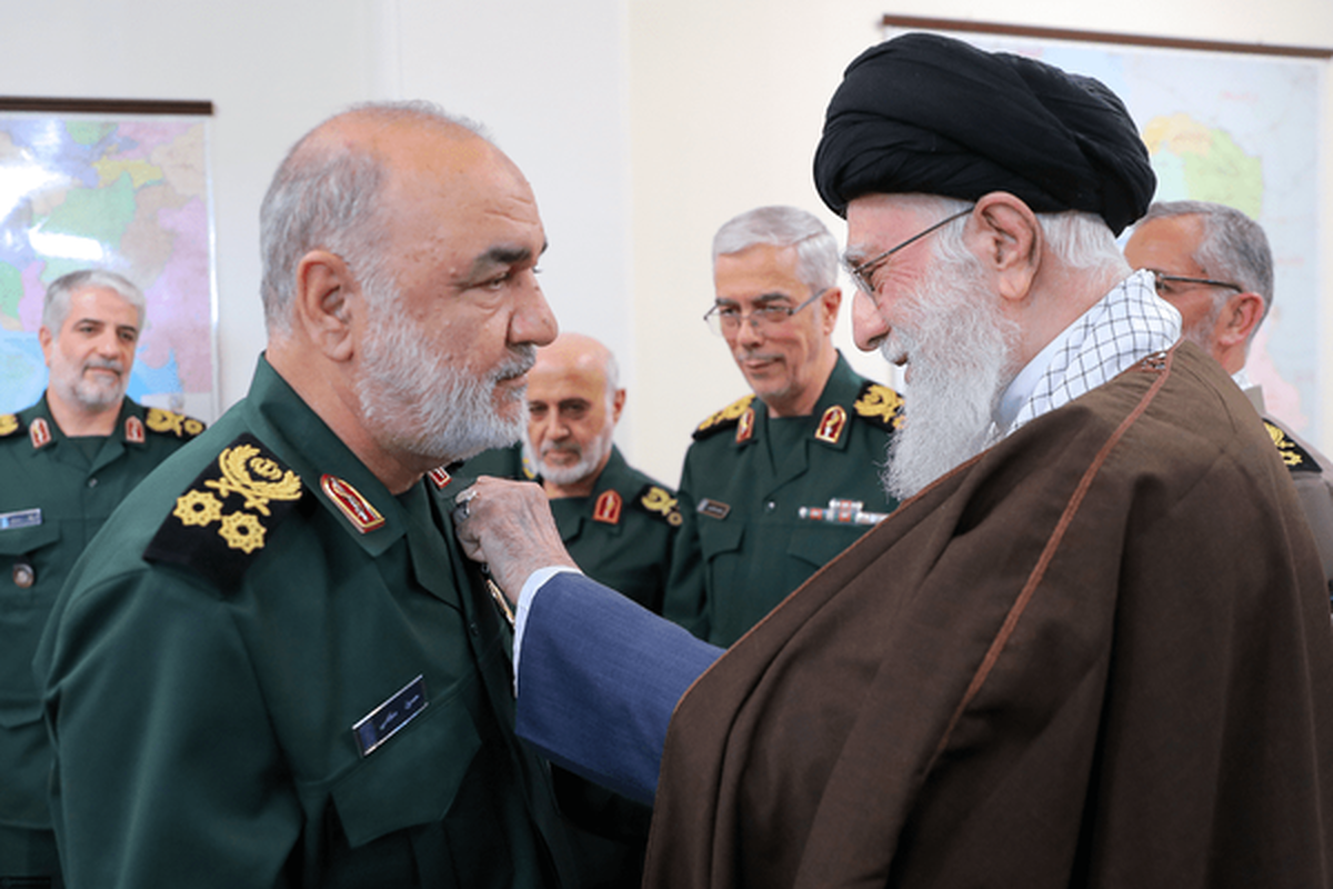 رهبرمان؛ این شخصیت الهی هرگز پایان ندارد