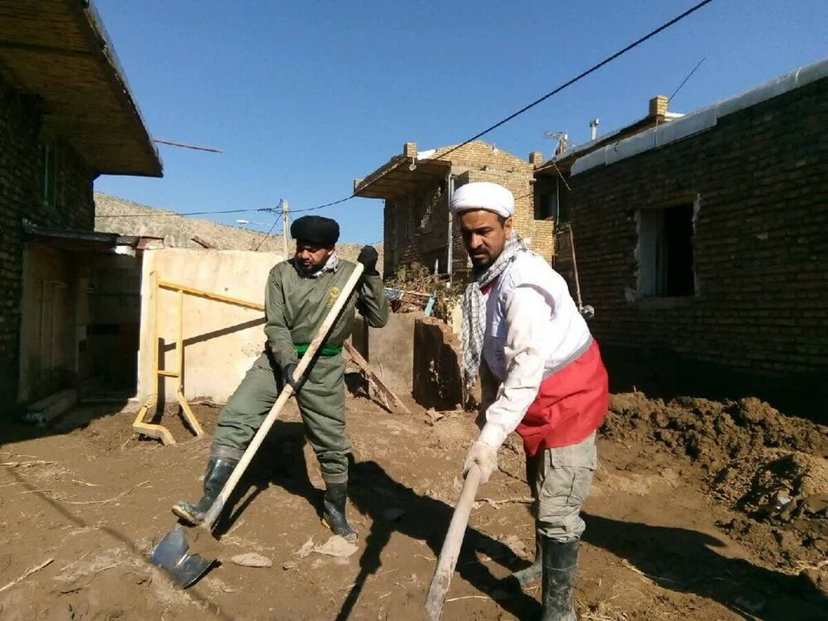 دستور مدیر حوزه های علمیه به مدیران و حوزویان برای کمک به آسیب‌دیدگان ناشی از جنگ