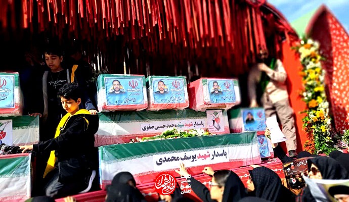 گزارش تصویری تشییع شهدای حملات دشمن امریکایی- صهیونی در کاشان گزارش تصویری تشییع شهدای حملات دشمن امریکایی- صهیونی در کاشان