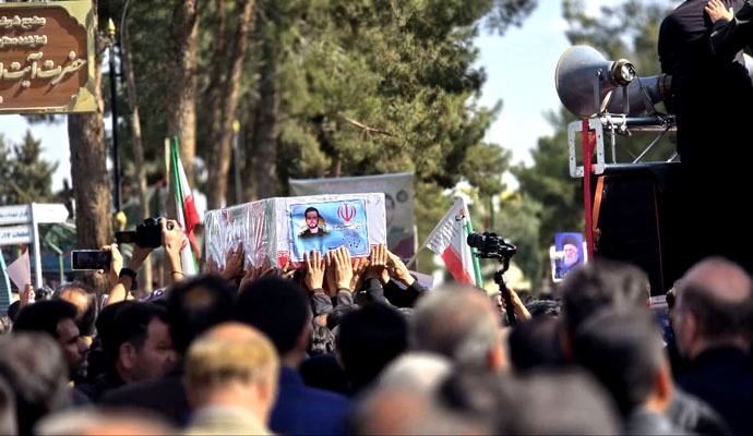 گزارش تصویری تشییع شهدای حملات دشمن امریکایی- صهیونی در کاشان گزارش تصویری تشییع شهدای حملات دشمن امریکایی- صهیونی در کاشان
