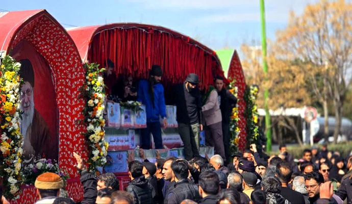 گزارش تصویری تشییع شهدای حملات دشمن امریکایی- صهیونی در کاشان گزارش تصویری تشییع شهدای حملات دشمن امریکایی- صهیونی در کاشان