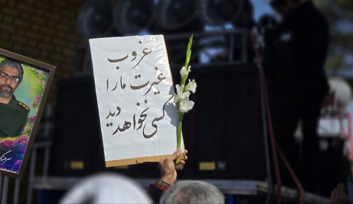 گزارش تصویری تشییع شهدای حملات دشمن امریکایی- صهیونی در کاشان گزارش تصویری تشییع شهدای حملات دشمن امریکایی- صهیونی در کاشان
