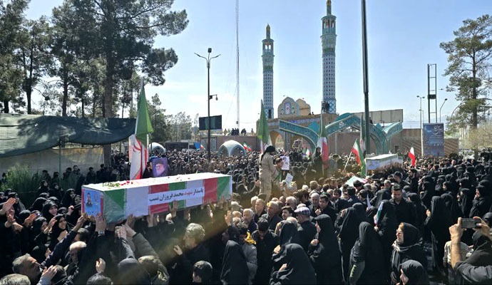 گزارش تصویری تشییع شهدای حملات دشمن امریکایی- صهیونی در کاشان گزارش تصویری تشییع شهدای حملات دشمن امریکایی- صهیونی در کاشان