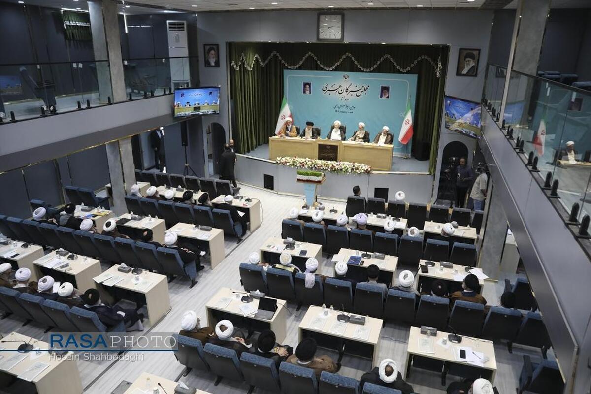 سخنانی که امروز در روندِ انتخاب و اعلام رهبری اختلال ایجاد می کند را خاموش کنید