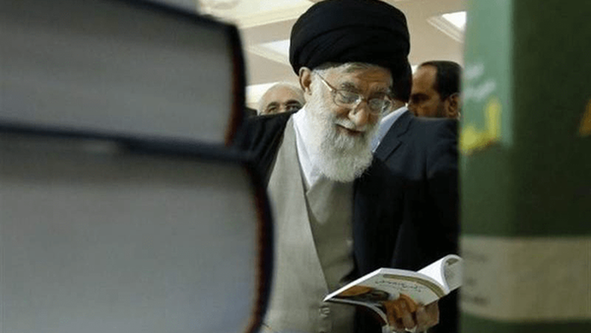 پیام تسلیت ادیب مالزیایی برای شهادت رهبر انقلاب