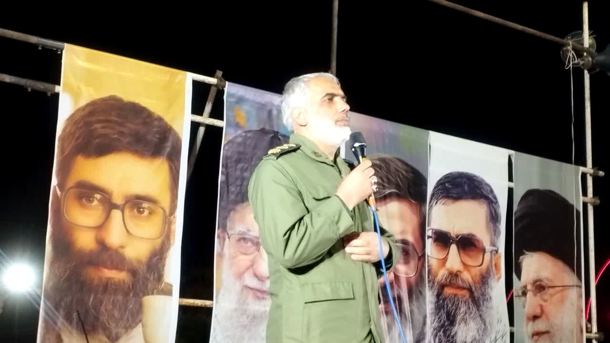 در شب قدر با رهبر سوم انقلاب خامنه‌ای جوان بیعت می‌کنیم
