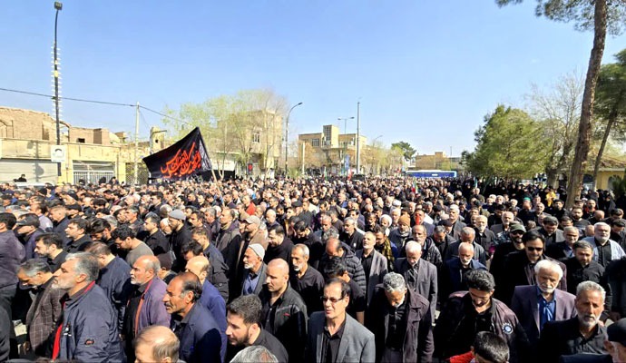 پیکر مطهر ۱۰ شهید مداف وطن جنگ رمضان در کاشان تشییع شد + عکس