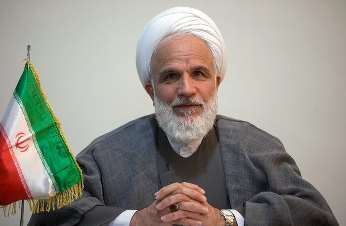 آیت الله سیدمجتبی خامنه ای خلف صالح و تربیت یافته شایسته مکتب آن امام شهید است
