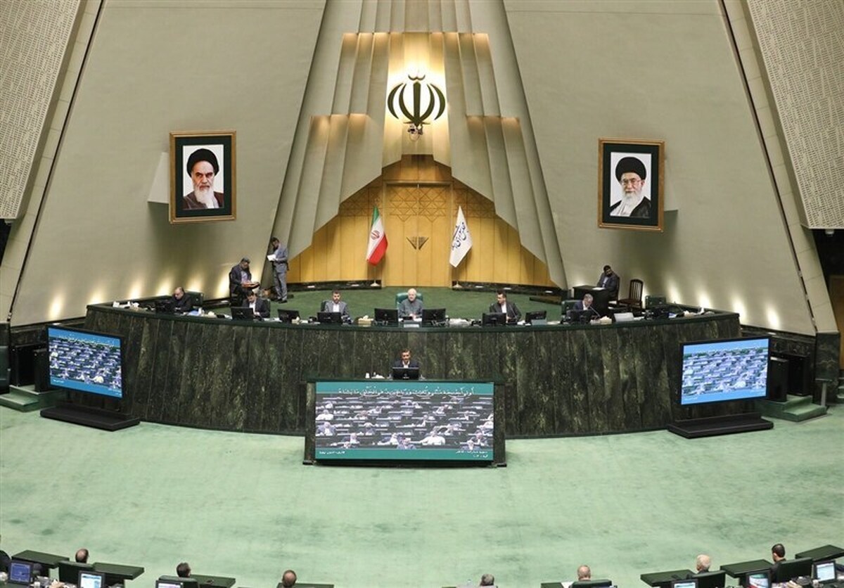 نمایندگان مجلس شورای اسلامی با امام خامنه ای بیعت کردند