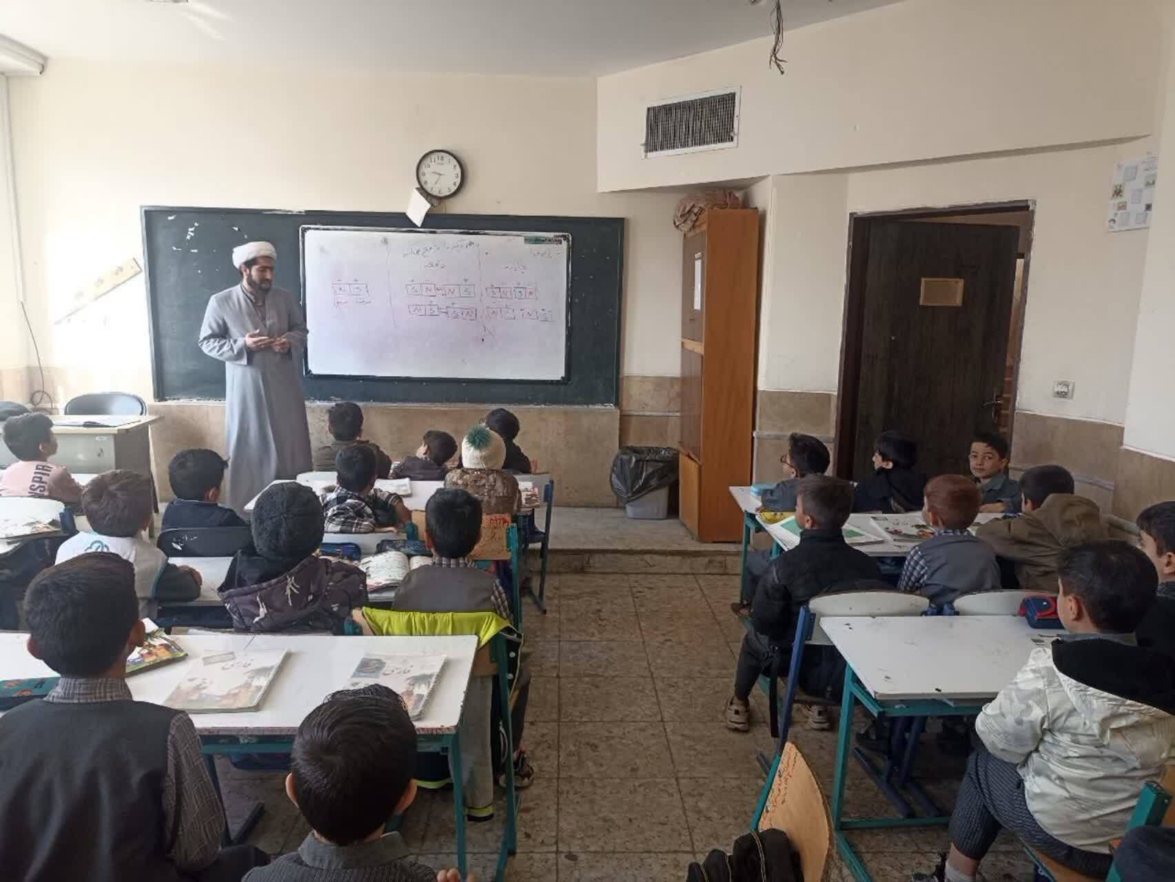 آغاز فعالیت گروه تبلیغی‌ جهادی «رشد» در مدارس مناطق حاشیه‌ای قم در ماه مبارک رمضان