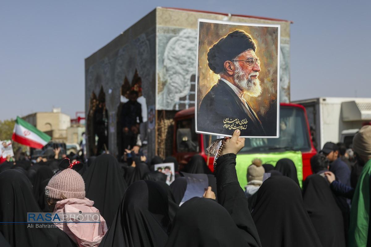 شعر طلبه بین الملل در وصف امام شهید
