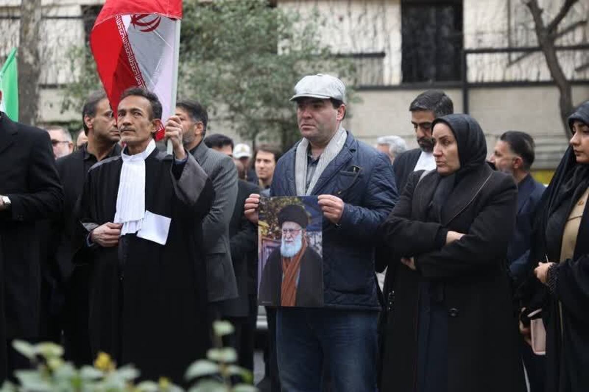 تجمع حقوقدانان و فعالان حقوق بشر مقابل دفتر سازمان ملل در تهران/ درخواست رسیدگی فوری به حملات نظامی علیه ایران
