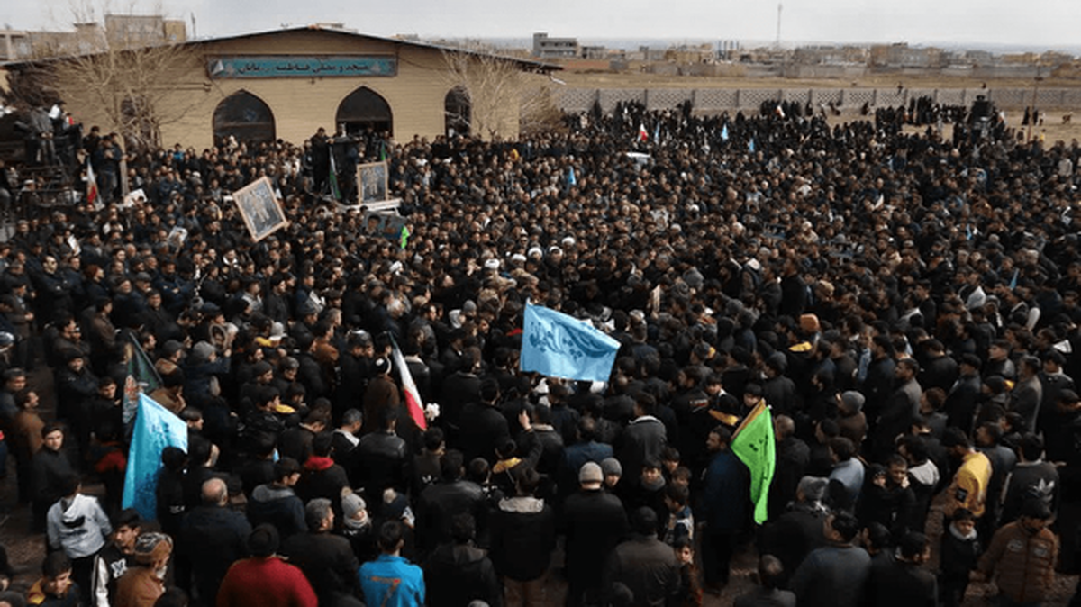 سنگ تمام یک روستا برای سرباز شهیدش