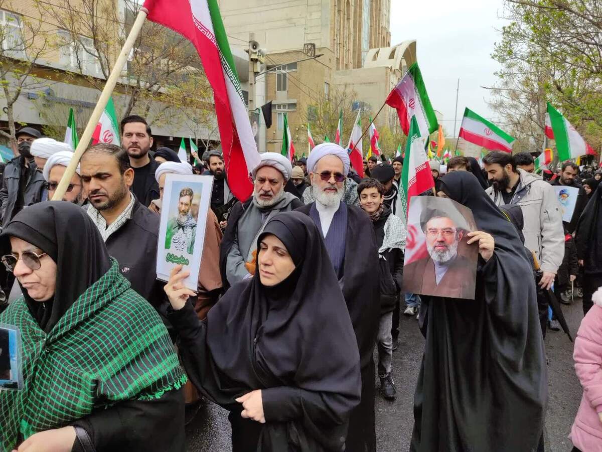 همه ارکان نظام و در راس آن رهبری در حال اداره امور هستند