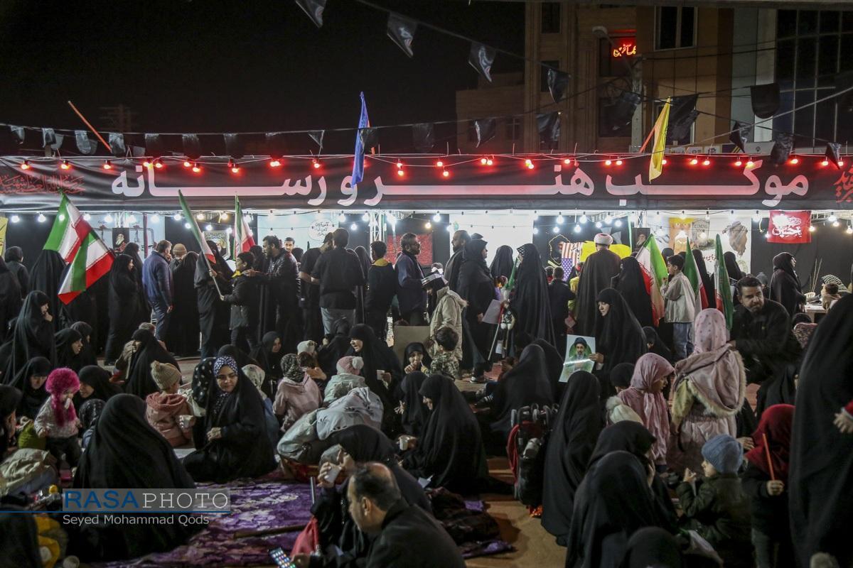 گزارشی از فعالیتهای جهادی هنرمندان قم در موکب هنر و رسانه گزارشی از فعالیتهای جهادی هنرمندان قم در موکب هنر و رسانه