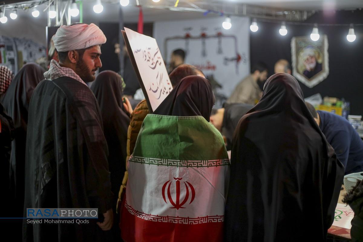 گزارشی از فعالیتهای جهادی هنرمندان قم در موکب هنر و رسانه گزارشی از فعالیتهای جهادی هنرمندان قم در موکب هنر و رسانه