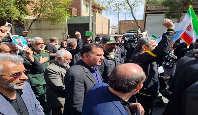 پیکر مطهر شهید مدافع وطن جنگ رمضان در کاشان تشییع شد + عکس