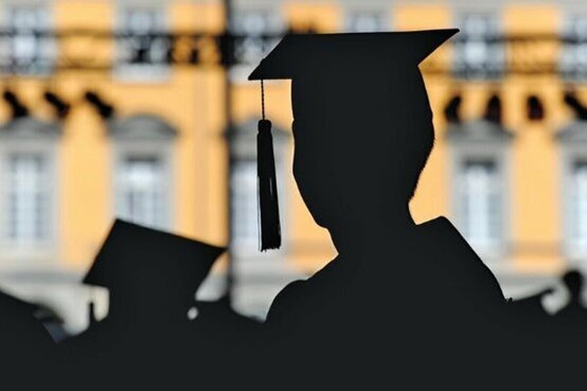 نقش گروه معارف و اساتید آن در مواجهه با تنش‌های هویتی دانشگاه