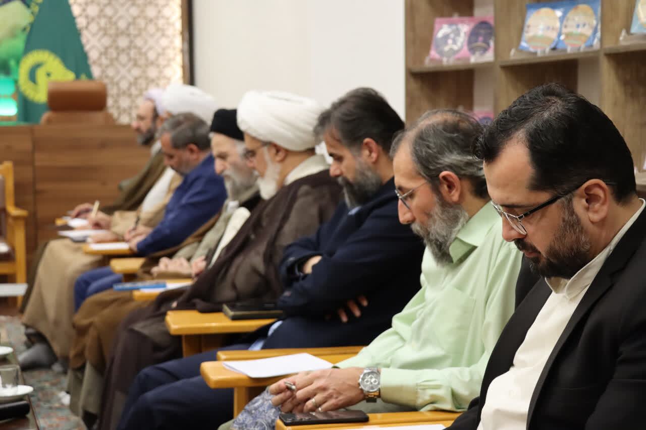 بررسی پیش‌نویس سند «مکتب هنر رضوی» در آستان قدس رضوی