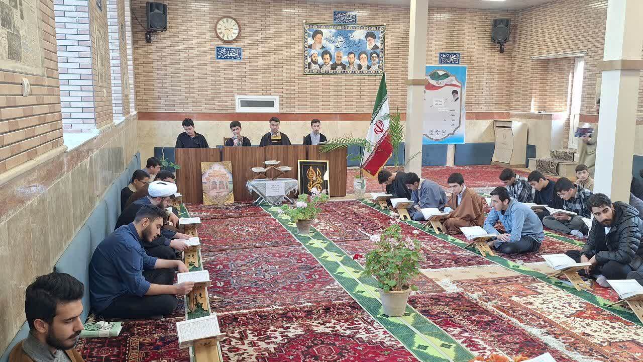 در حسینیه حوزه علمیه امیرالمومنین تبریز