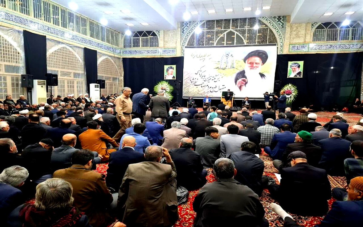 آیت الله یثربی همیشه در خط ولایت و خدمت به مردم بود