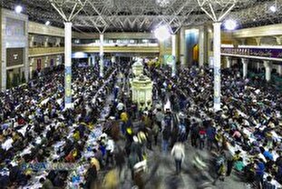 ضیافت افطار در صحن ملکوتی حرم کریمه اهلبیت (س)