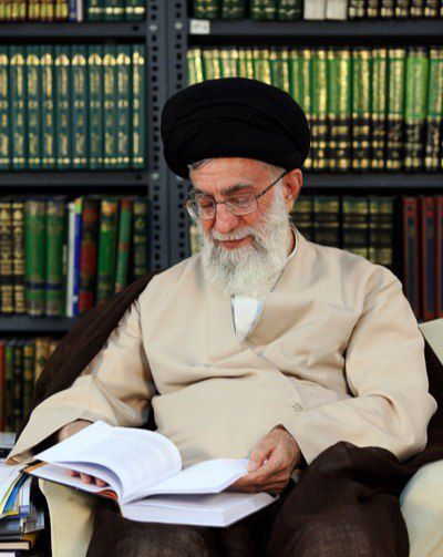 امام خامنه‌ای؛ معلم جهانی امت