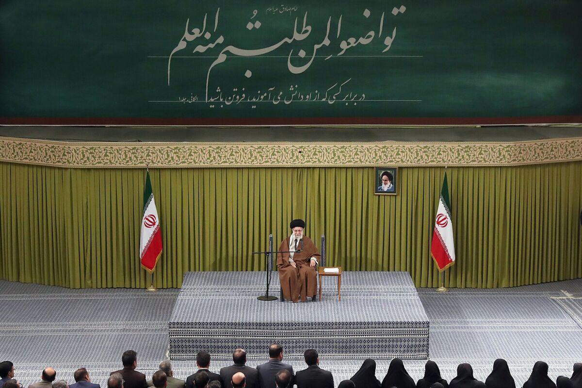 منزلت آسمانی معلّم در تراز انقلاب اسلامی
