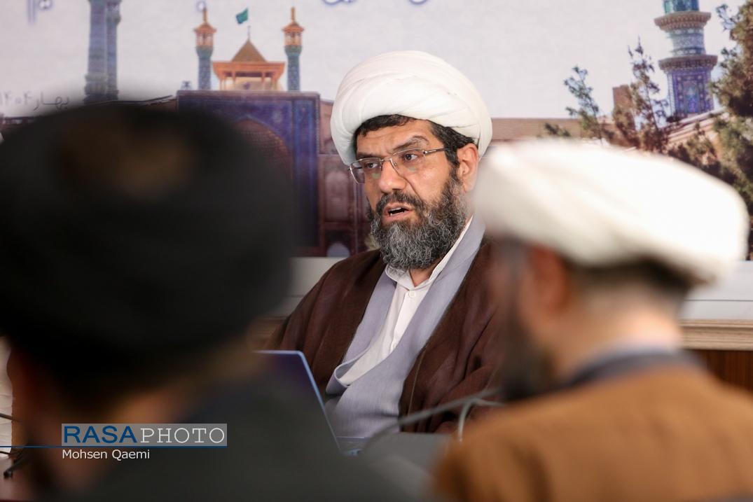 تحریف گفتمان انقلاب اسلامی چالشی جدی است / وظایف حوزه علمیه در پشتیبانی نظری از نظام