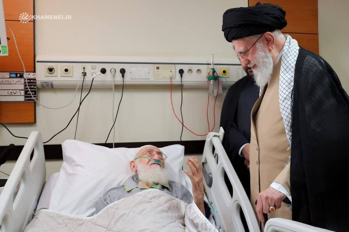 عیادت رهبر معظم انقلاب از آیت‌الله نوری همدانی + فیلم